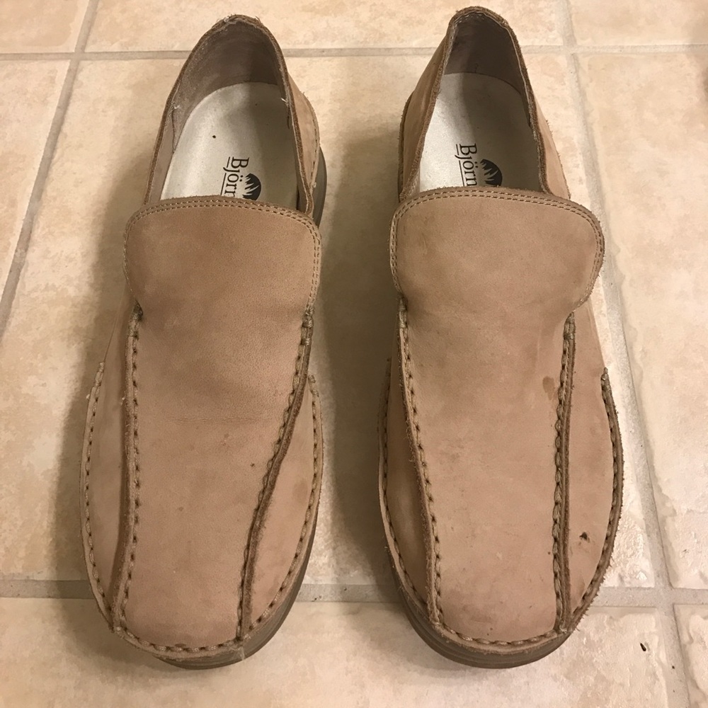 Size 8.5 beige Bjorndal slip on loafers